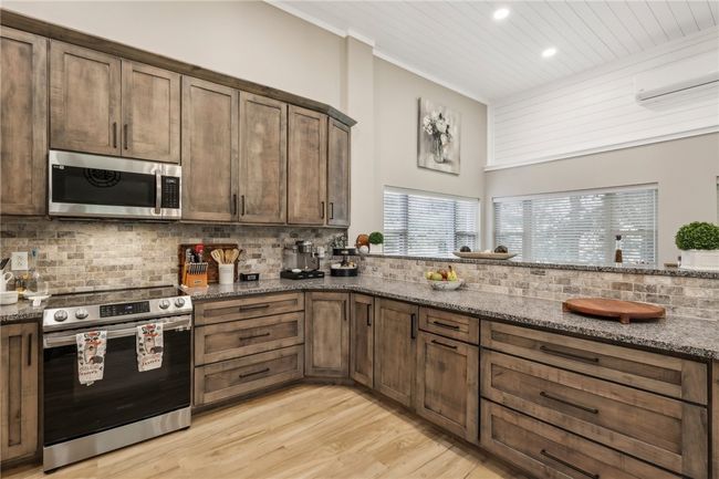 637 State Route 208, House other with 3 bedrooms, 3 bathrooms and 4 parking in Pulaski PA | Image 15