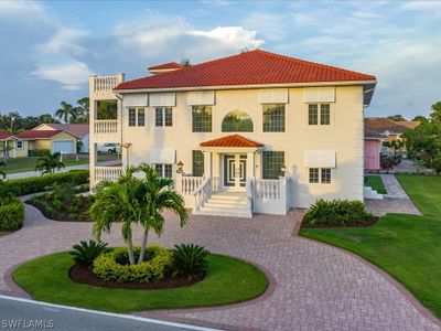 9980 Vanderbilt Drive, House other with 6 bedrooms, 4 bathrooms and null parking in Naples FL | Image 2