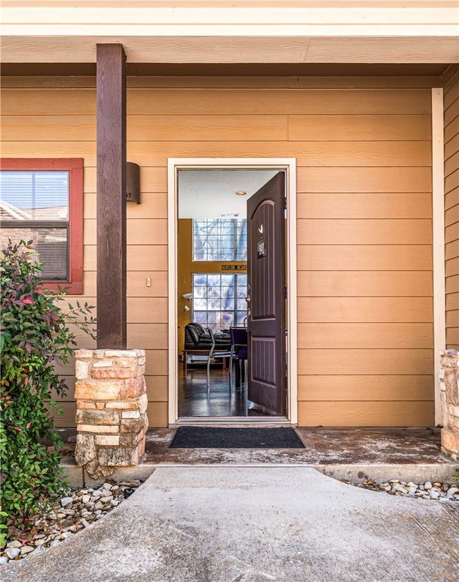 2410 S 2 Nd St, Condo with 3 bedrooms, 3 bathrooms and null parking in Waco TX | Image 4