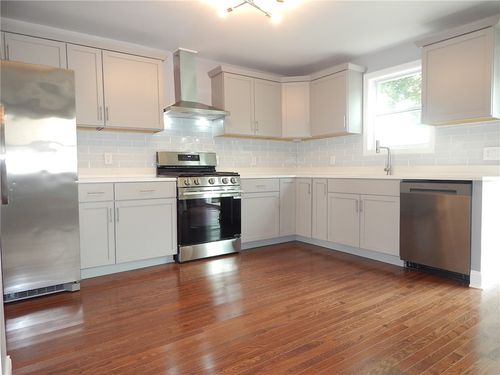 52 Hillwood St, Cranston, RI, 02920-7631 | Card Image