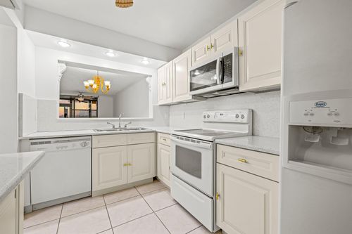 apt-103-110 Lake Emerald Dr, Oakland Park, FL, 33309-6206 | Card Image