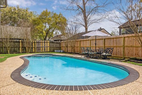 2310 Parkview Dr, Pearland, TX, 77581-5420 | Card Image