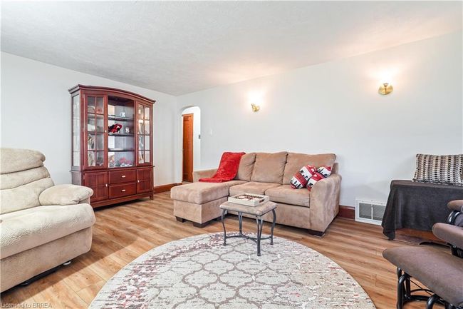 226 Charing Cross St, House other with 3 bedrooms, 1 bathrooms and 5 parking in Brantford ON | Image 17