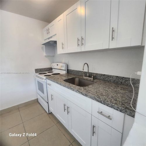 apt-4-2400 Nw 10th Ave, Miami, FL, 33127-4264 | Card Image