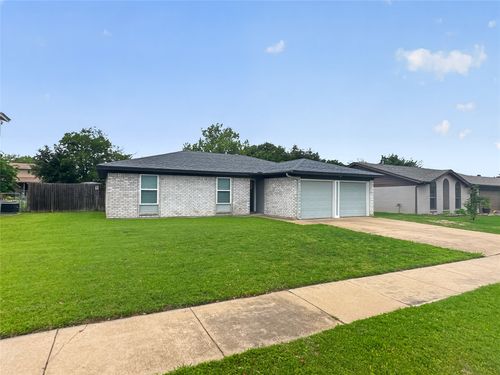 109 N Heights Dr, Crowley, TX, 76036-2224 | Card Image