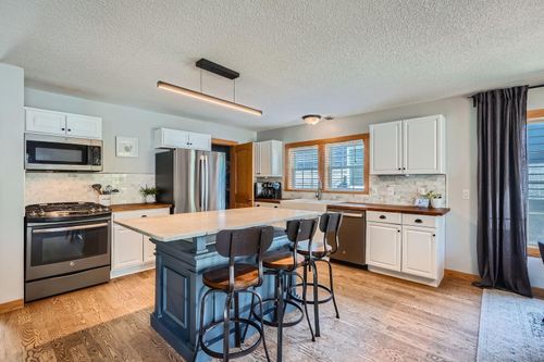 8 Queen Ave S, Minneapolis, MN, 55405-1923 | Card Image