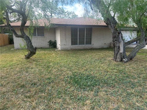 627 W Richard Ave, Kingsville, TX, 78363-4362 | Card Image