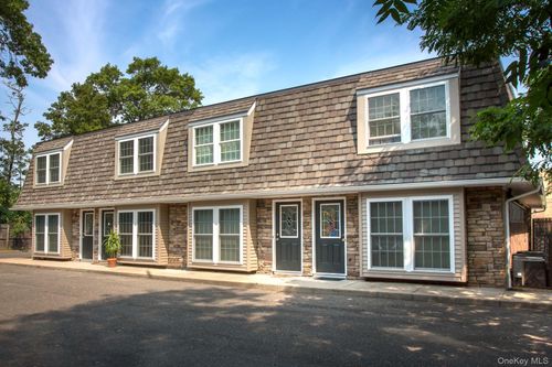 apt-7-97 W Oak St, Amityville, NY, 11701-2951 | Card Image