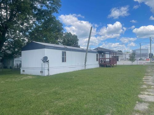 102 N Market St, Royal Center, IN, 46978-7001 | Card Image