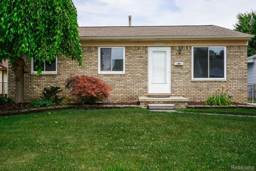 25202 Packard St, Roseville, MI, 48066-3768 | Card Image