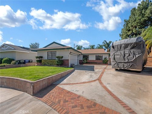 26721 Diaz Dr, Saugus, CA, 91350-2317 | Card Image