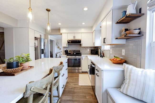 Kitchen island and window seat | Image 7