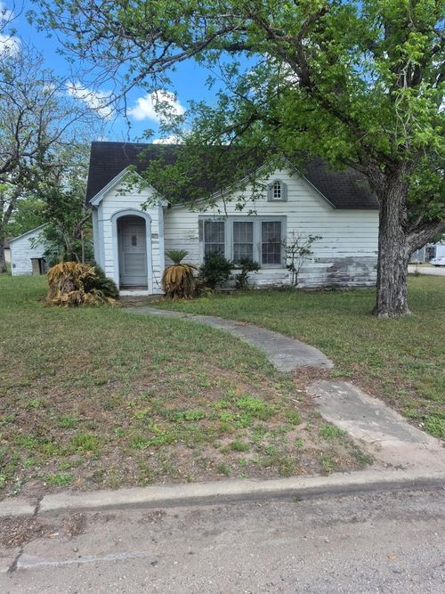 411 S Texana St, Hallettsville, TX, 77964-2959 | Card Image