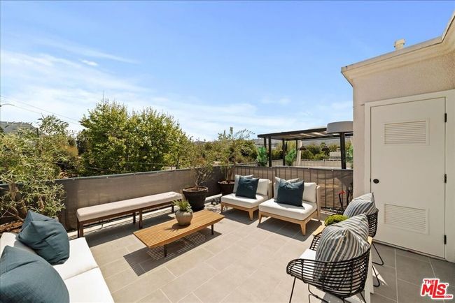 APT-11 - 4414 Moorpark Way, Townhouse with 2 bedrooms, 3 bathrooms and null parking in Toluca Lake CA | Image 32