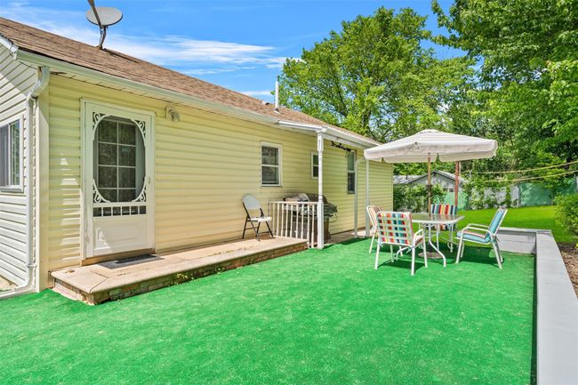View of green lawn with outdoor dining area | Image 26