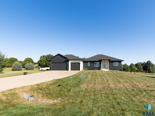 9010 E 33rd St Street, Sioux Falls, SD, 57110 | Card Image