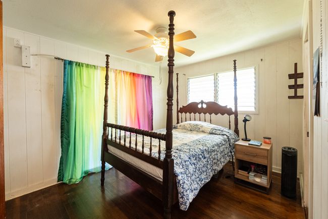 Bedroom with seperate entrance and it's own bathroom...perfect as an 'Ohana' suite @ 007 Kaapuni Loop in Hilo. | Image 11