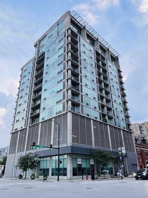1407-700 Van Buren St, Chicago, IL, 60607-3619 | Card Image