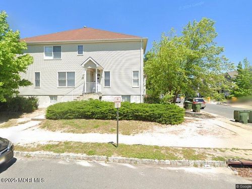 15 Sanz Town Rd, Lakewood, NJ, 08701-3092 | Card Image
