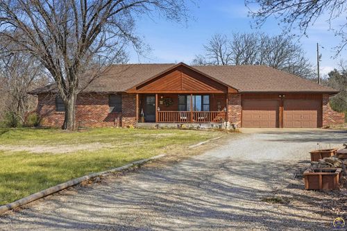 2320 Ne 46th St, Topeka, KS, 66617-3933 | Card Image