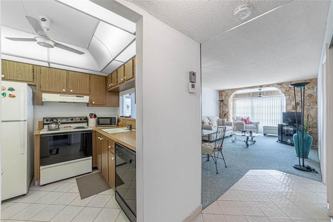 APT-302 - 9401 Lime Bay Blvd, Condo with 1 bedrooms, 1 bathrooms and null parking in Tamarac FL | Image 5