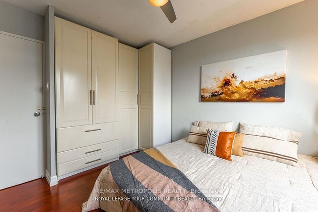 704 - 15 Elizabeth St N, Condo with 3 bedrooms, 2 bathrooms and null parking in Mississauga ON | Image 34