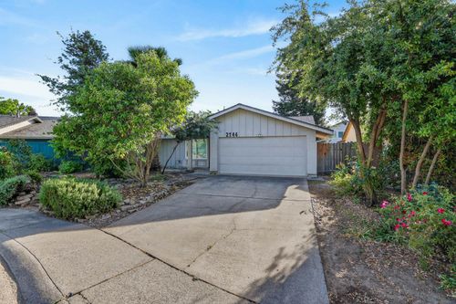 2744 Catania Way, Sacramento, CA, 95826-2227 | Card Image