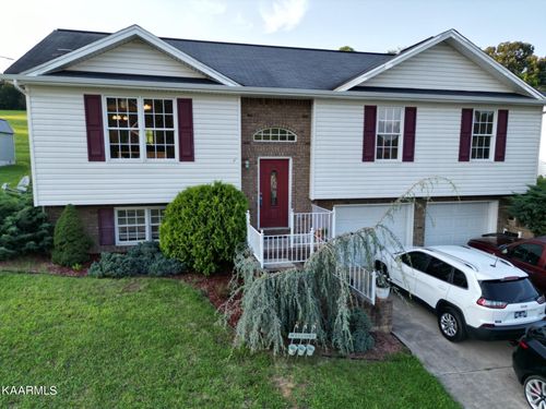 140 Hunters Run Ln, Mount Carmel, TN, 37645-3741 | Card Image