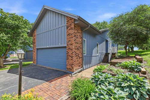 12-6401 Utica Ridge Rd, Davenport, IA, 52807-3360 | Card Image