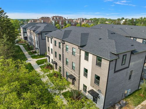 2829 Summers Pl, Troy, MI, 48084-2203 | Card Image