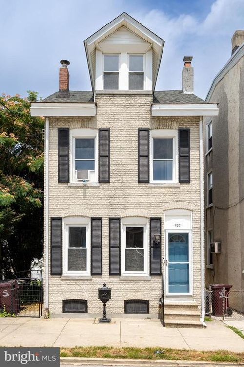 433 Grove St, BRIDGEPORT, PA, 19405-1423 | Card Image