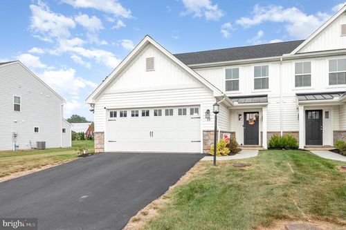 13 Shillington Ln, Carlisle, PA, 17013-8900 | Card Image