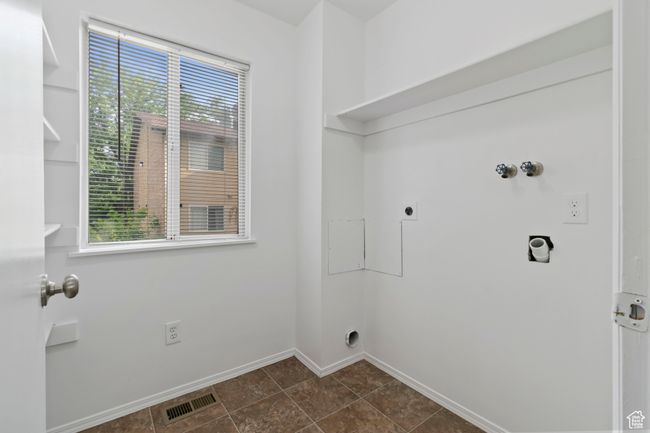 Laundry room with electric dryer hookup and hookup for a washing machine | Image 25