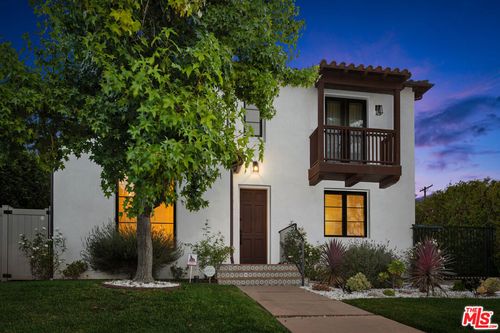 635 Seward Street, Los Angeles, CA, 90004 | Card Image