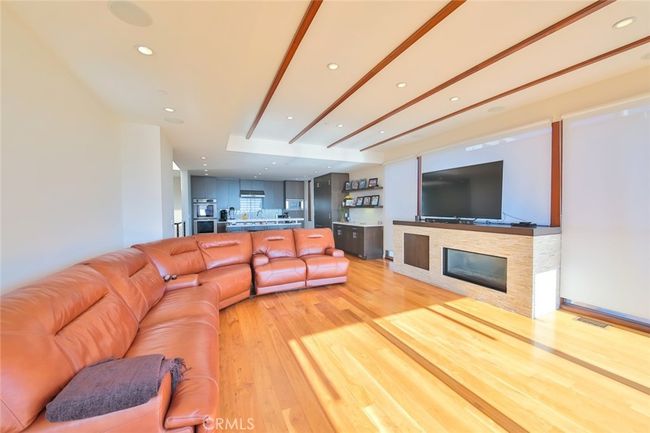 104 Manhattan Ave, Townhouse with 4 bedrooms, 4 bathrooms and 4 parking in Manhattan Beach CA | Image 15