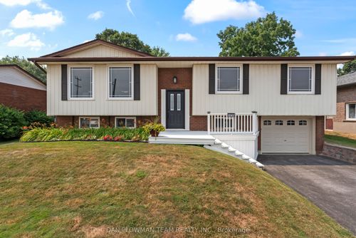 14724 Simcoe St, Port Perry, ON, L9L1E9 | Card Image