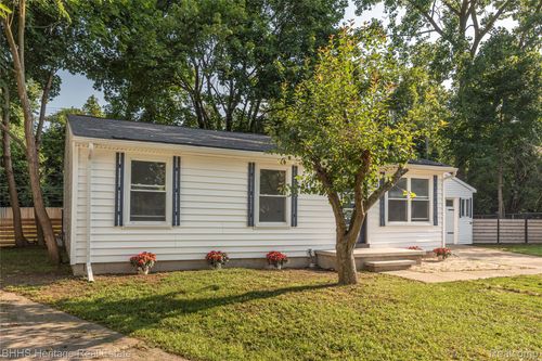 12 Trowbridge Ct, Ann Arbor, MI, 48108-2553 | Card Image