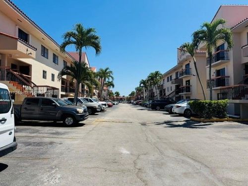 206-5650 W 26th Ct, Hialeah, FL, 33016-4783 | Card Image