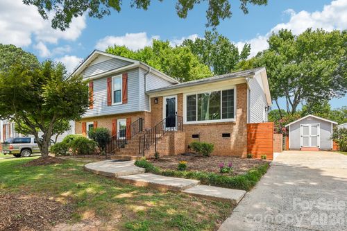 318 Red Roan Pl, Charlotte, NC, 28215-1517 | Card Image