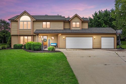 13785 W Maria Drive, New Berlin, WI, 53151 | Card Image
