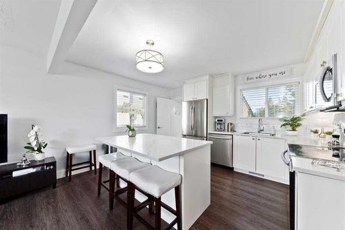 805 67 Ave Sw, Calgary, AB, T2V0M6 | Card Image