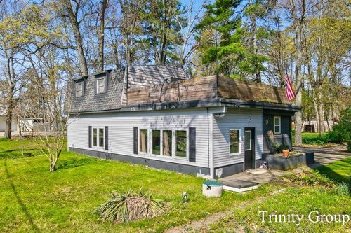7615 S Croton Hardy Dr, Newaygo, MI, 49337-7702 | Card Image
