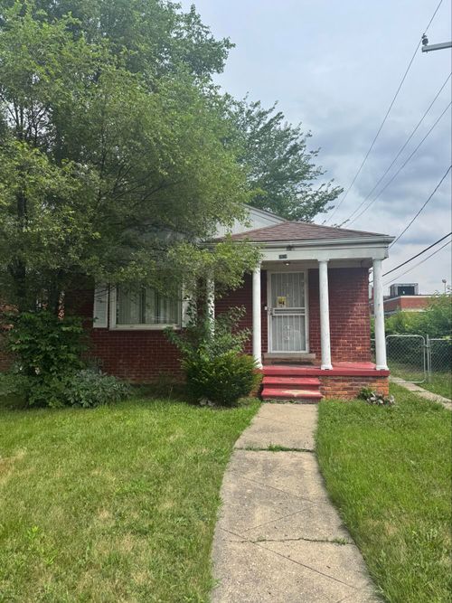 8824 Artesian St, Detroit, MI, 48228-3049 | Card Image