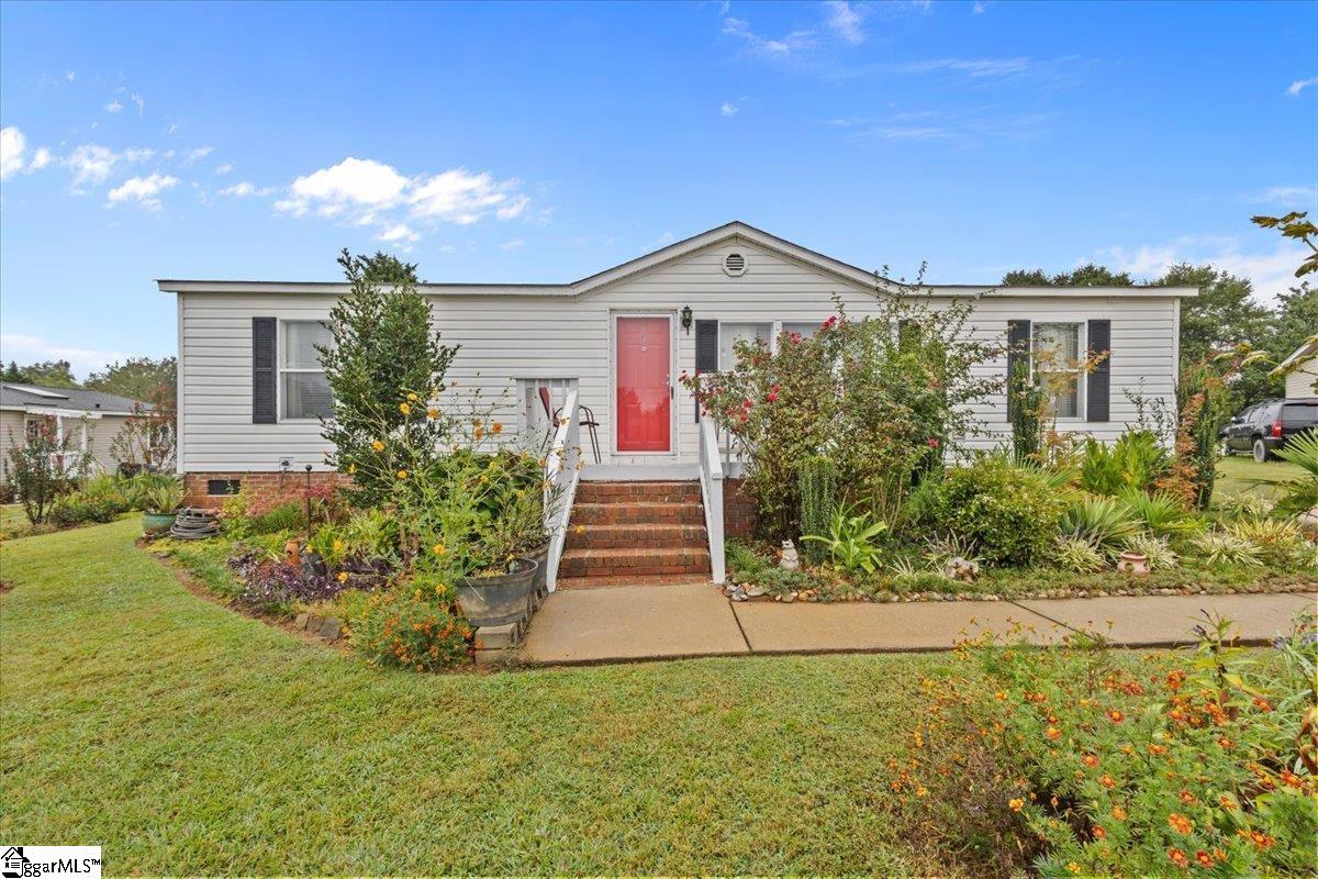Farm Dell Ct, Greer, SC 29651