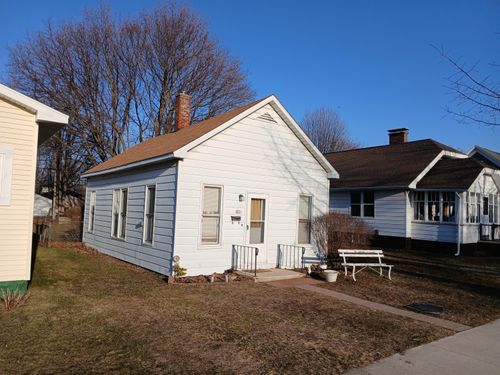 413.5 N Robert St, Ludington, MI, 49431-1672 | Card Image