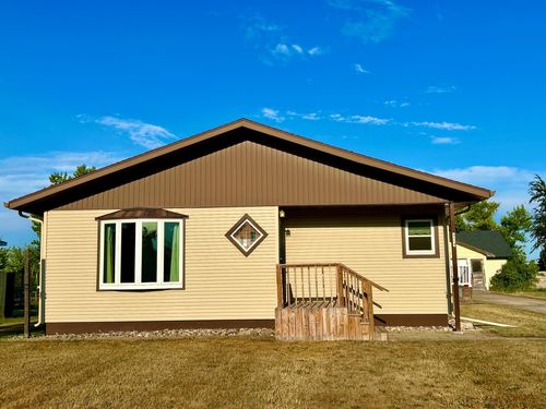 424 2nd St E, Hunter, ND, 58048-4011 | Card Image