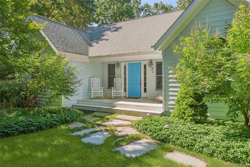 14 Hildreth Rd, Hampton Bays, NY, 11946-1109 | Card Image