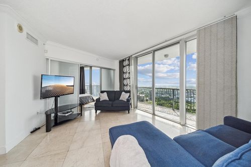 apt-4315-a-1750 N Bayshore Dr, Miami, FL, 33132-3217 | Card Image