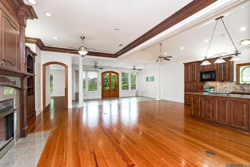 10715 Shoreline Dr, Baton Rouge, LA, 70809 | Card Image