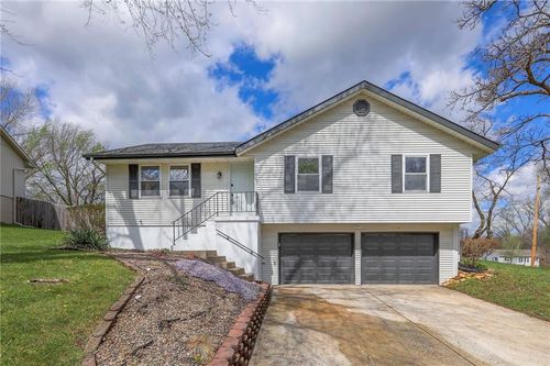 924 Shiloh Ct, Liberty, MO, 64068-9468 | Card Image